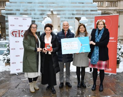 DI Barbara Binder und Landesvorsitzende Alexia Getzinger, MAS von den steirischen Kinderfreunden nahmen den Scheck von GKB-Geschäftsführer Mag. Gerald Klug, Landesrätin Mag. Doris Kampus und GKB-Geschäftsführerin Dr. Barbara Kleinert entgegen (v. l.)